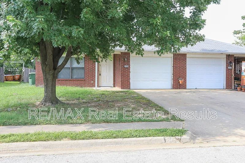 2 bed, 2.0 bath, 1100 sqft, $1,300 — Photo 3
