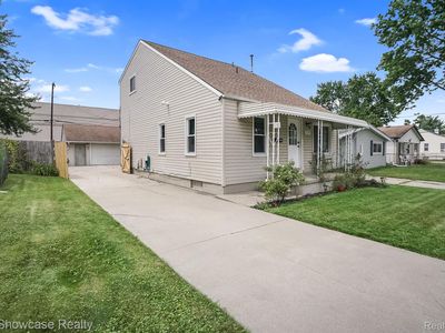 23151 Crossley Ave, Hazel Park, MI, 48030