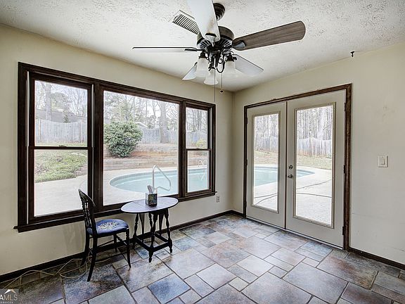 3rd image of 360 Clear Spring Ct