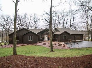 100 E Royal Vale Rd, Edgerton, WI 53534