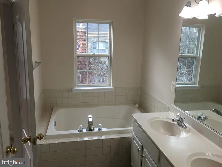 2122 Darcy Green Pl — Photo 12