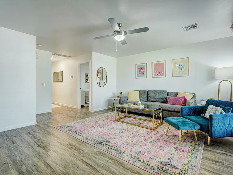 1520 N Market Ave — Photo 9