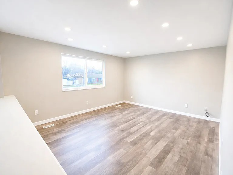 373 Lakewood Dr — Photo 5