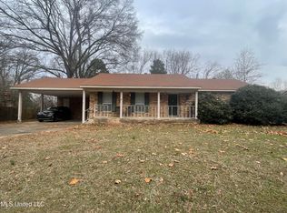 5864 Caroline Dr, Horn Lake, MS 38637