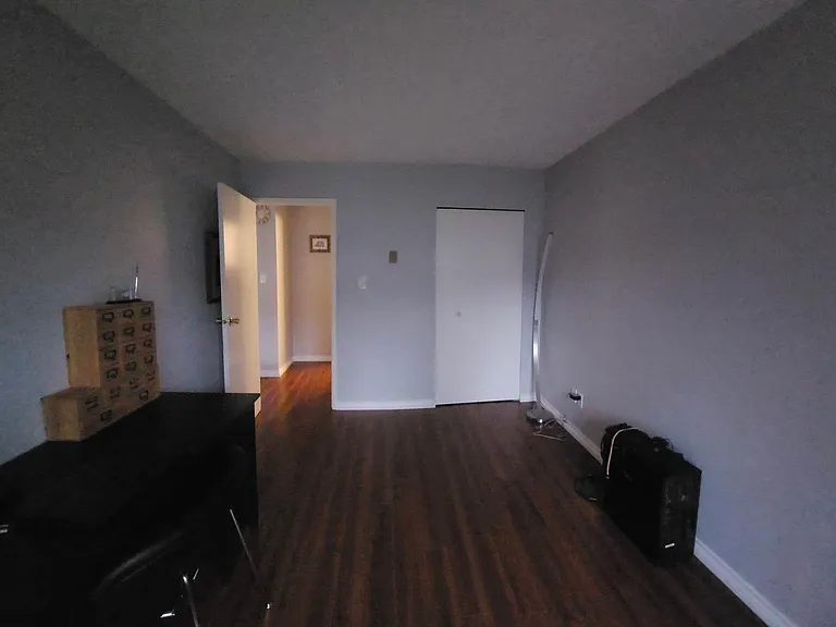 1050 Howie Ave — Photo 9