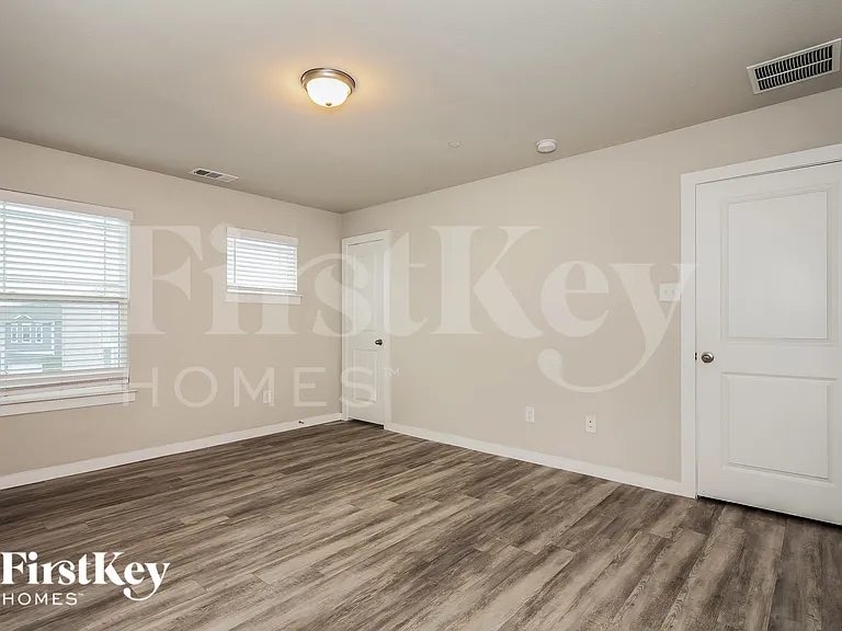 613 Sophia Way — Photo 11