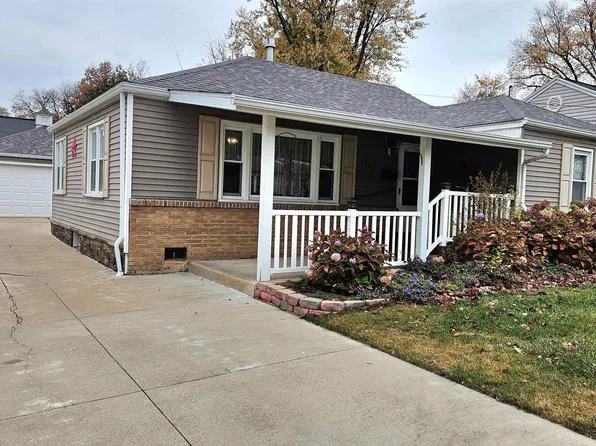 614 Royal Ct, Canton, IL 61520