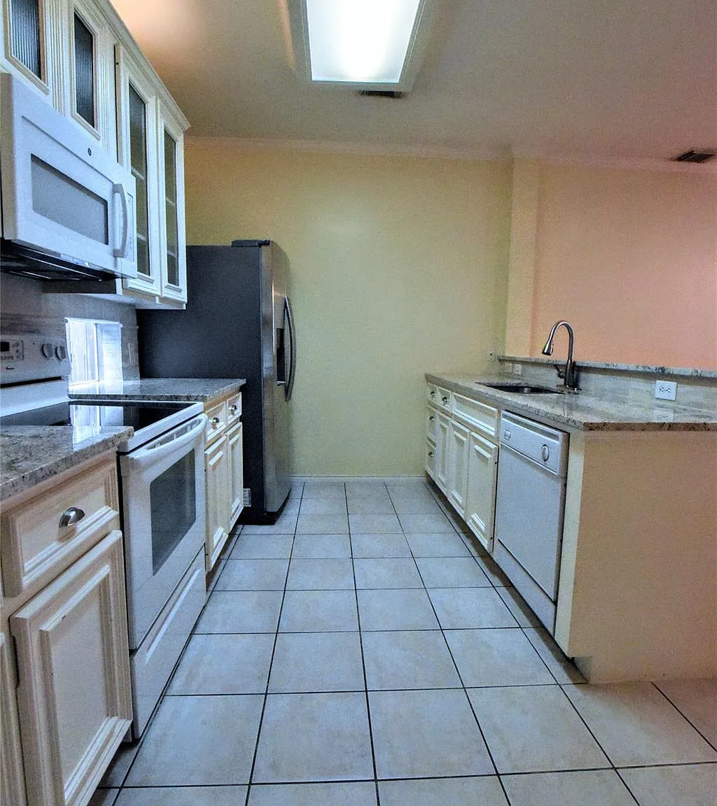 2 bed, 1.5 bath, 1258 sqft, $2,100 — Photo 4