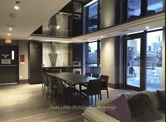 297 College St #1110 — Photo 13