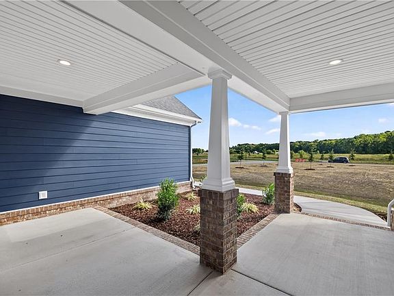 5th image of 4030 Tucker Ln