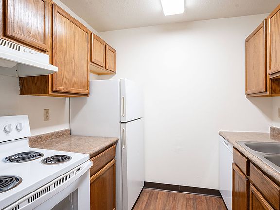 Fargo, ND Summerfield Apartments | 21A | Kitchen