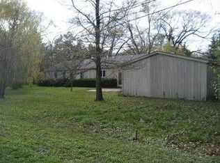 2 Woodland Ln N, Riverwoods, IL