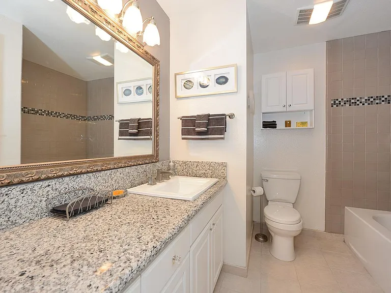 906 N Doheny Dr #512 — Photo 25