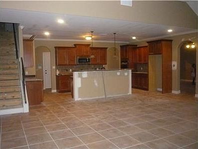 3rd image of 105 Huntington Dr