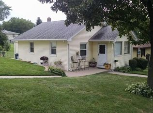 5513 R St, Omaha, NE 68117