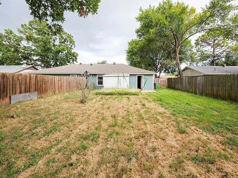 613 N Cherry St #A — Photo 3