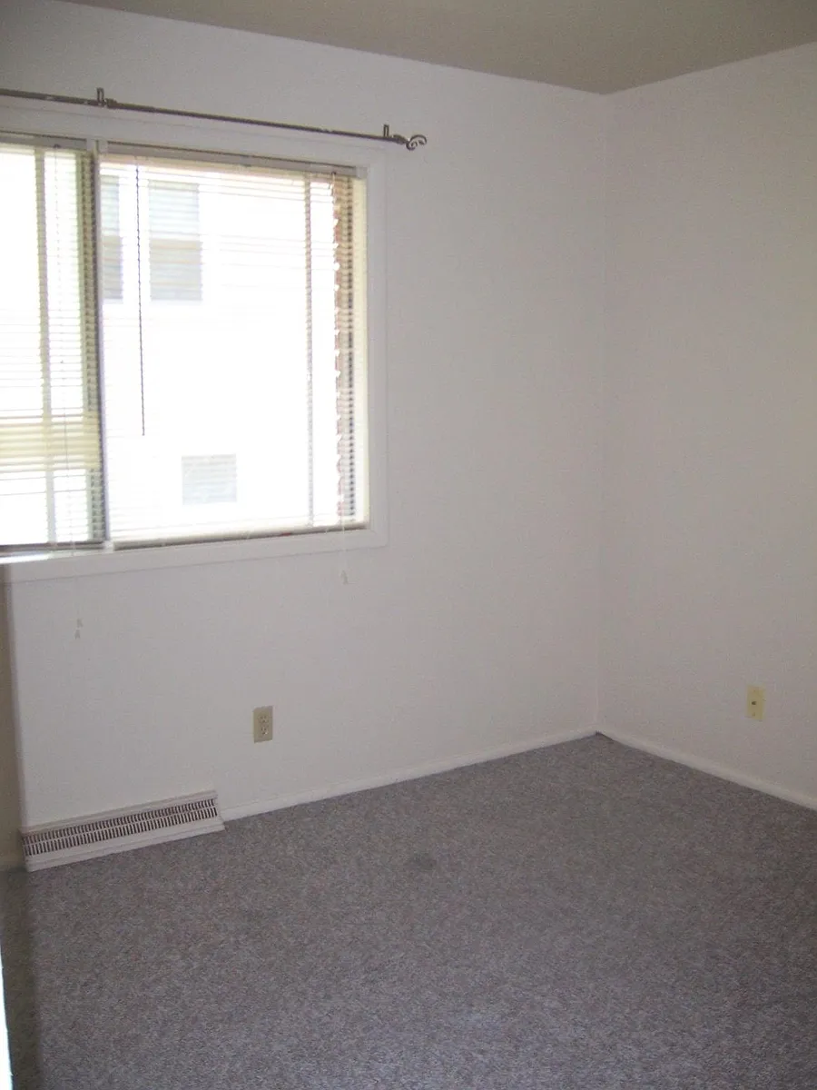 Building Photo - 404 S Prairie St