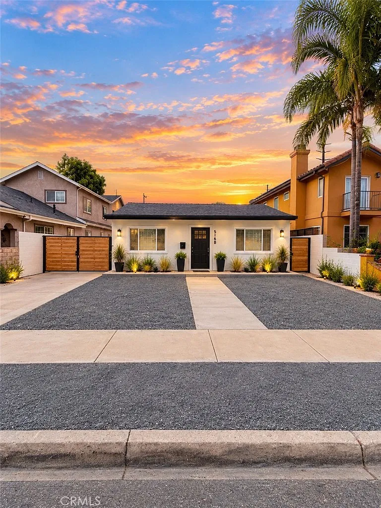 2 bed, 1.0 bath, 920 sqft, $4,500 — Photo 1