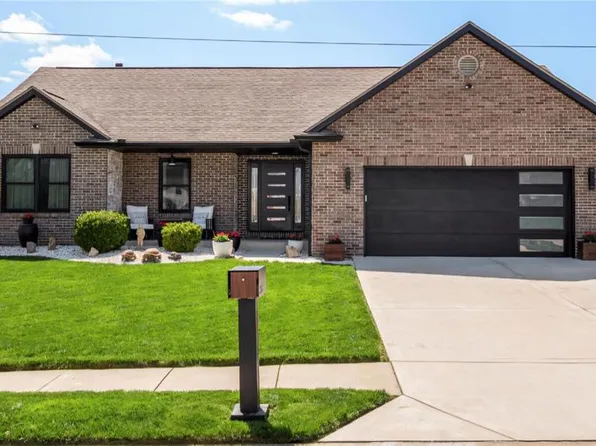 2548 Liberty Dr, Maryville, IL 62062