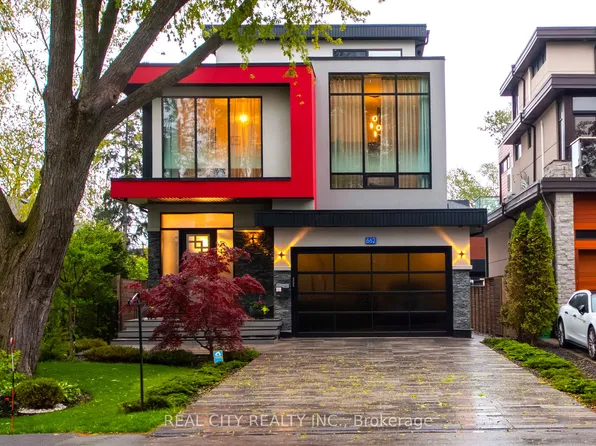 662 Byngmount Ave, Mississauga, ON L5G 1R4
