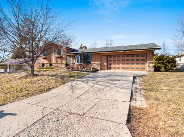2112 Shamrock Ln, Green Bay, WI 54304