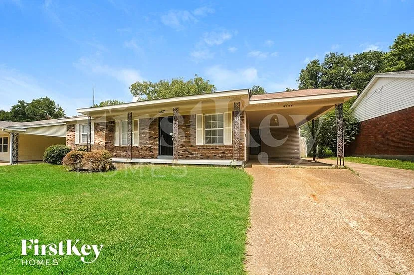 3 bed, 1.5 bath, 1225 sqft, $1,685 — Photo 2