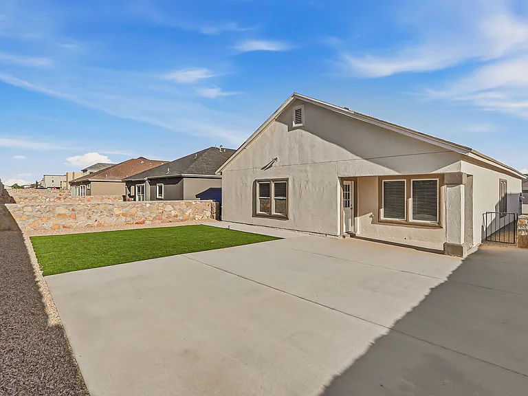 13745 Lago Vista Ave — Photo 28
