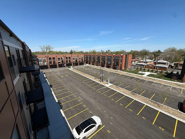 Galewood Residences — Photo 32
