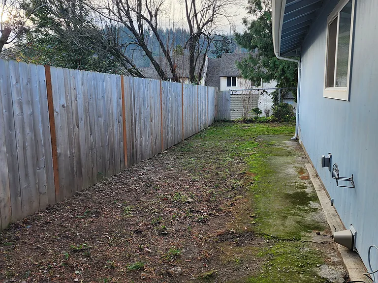 950 W Powell Blvd — Photo 11