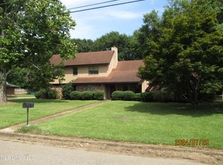 1908 Barnwell Cir, Yazoo City, MS 39194
