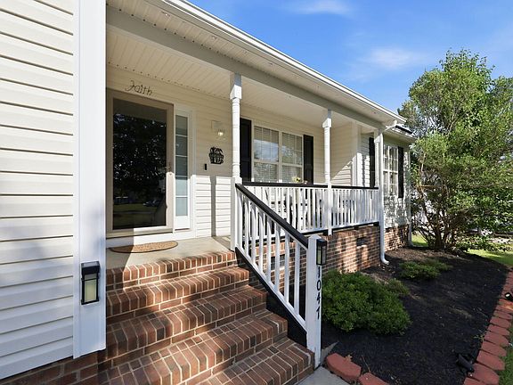 4th image of 1047 Smith Rd