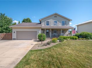 5128 Clearfield Dr, Mineral Ridge, OH 44440