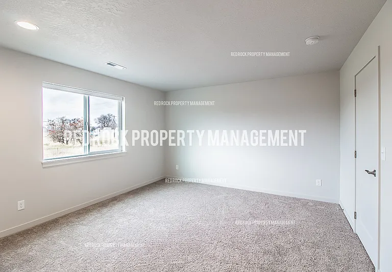 319 S Woodlawn Ln — Photo 19