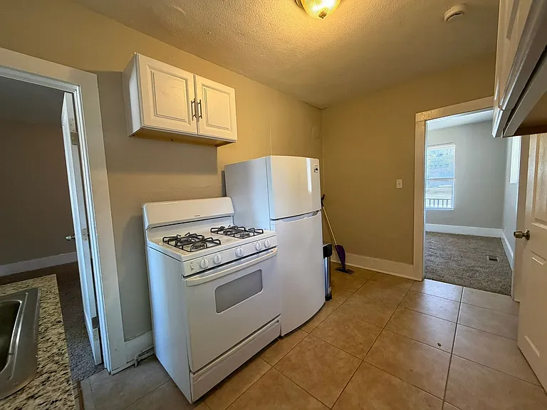 404 E Kiowa St — Photo 11