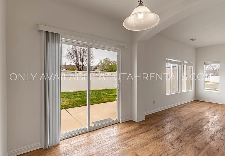 211 Greenfield Cir #150 — Photo 10