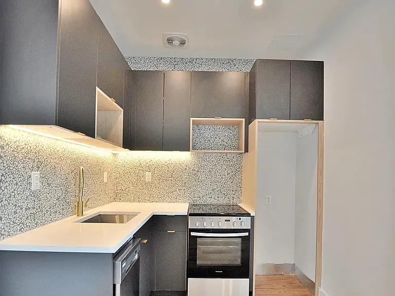 791 Sterling Pl — Photo 6