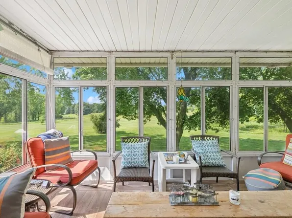 352 County Road B #12, Fontana, WI 53125