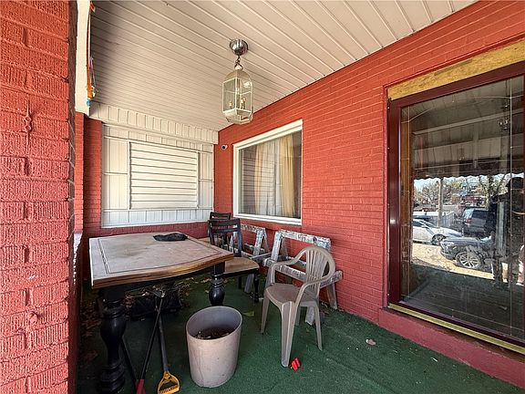 4th image of 822 Shawnee St