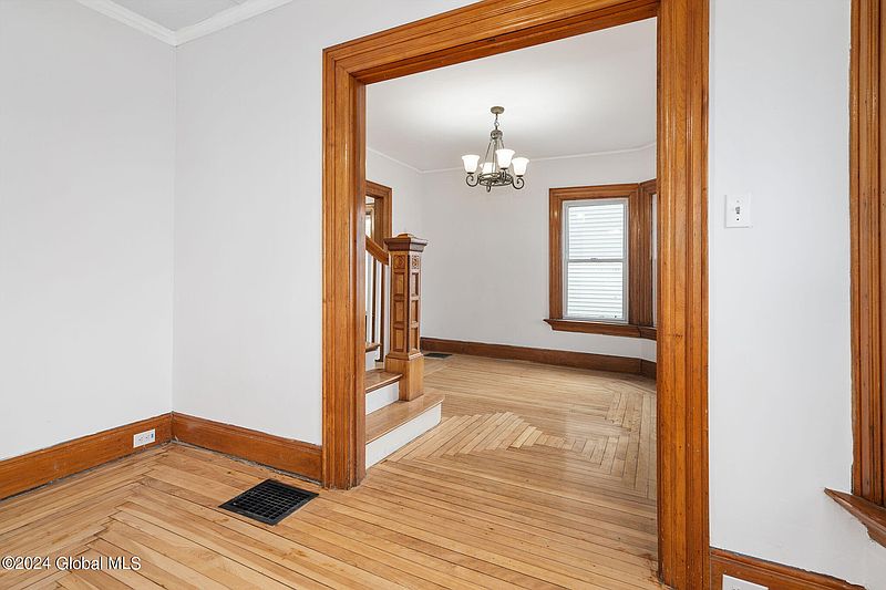 5th image of 15 Birch Avenue