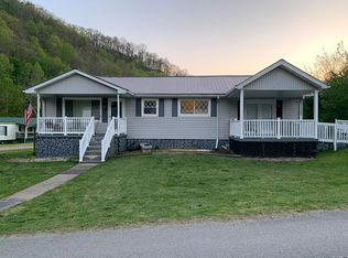 52 Dayton St, Whitesburg, KY 41858