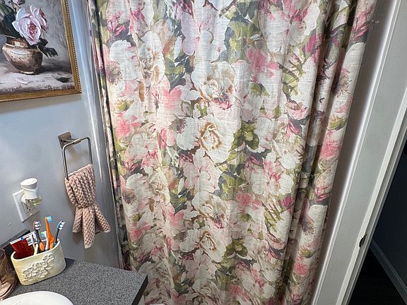 5th image of 166 Eleanor Rd #1