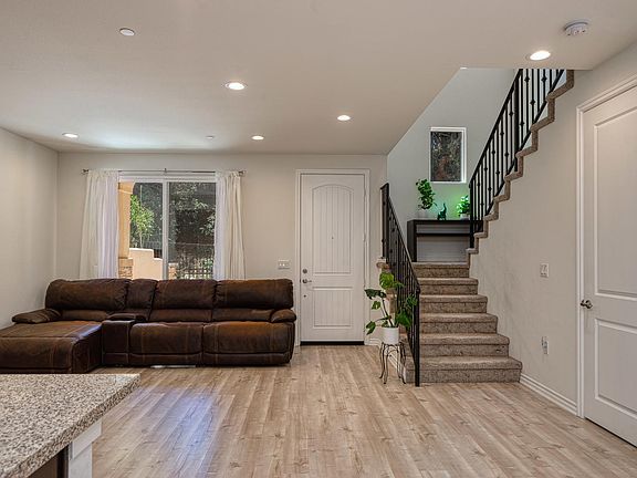 5th image of 1220 Vista Heights Ct