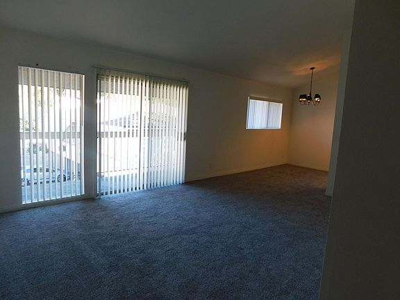 3rd image of 812 S Marengo Ave APT 10
