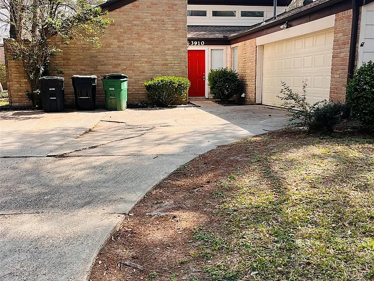 3910 Hidden Glen Dr — Photo 2