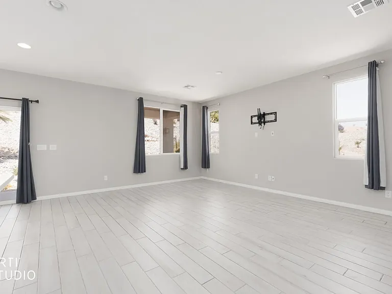 679 Corona Way — Photo 4