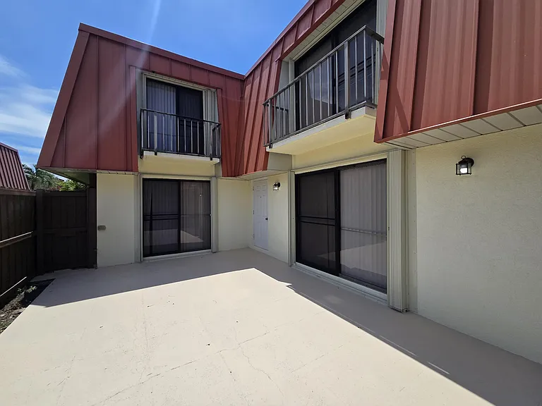 3232 Meridian Way N #B — Photo 2