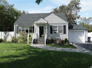 710 11th St, West Babylon, NY 11704
