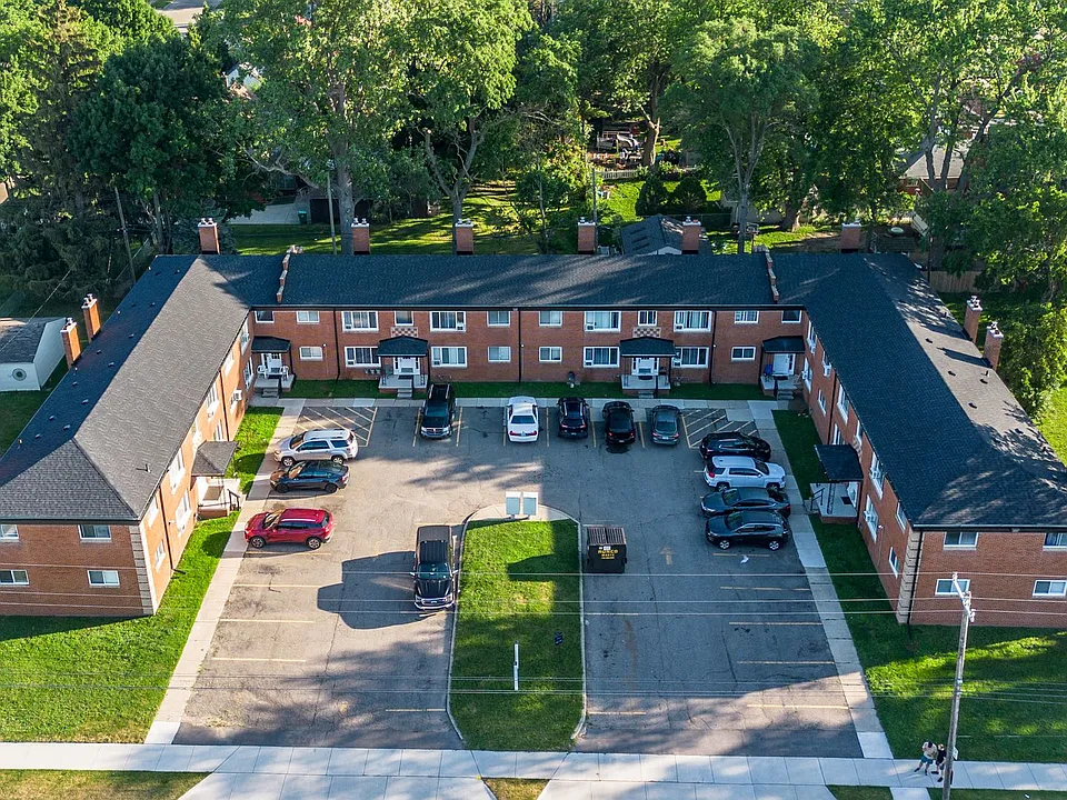 15321-15341 E Nine Mile Rd