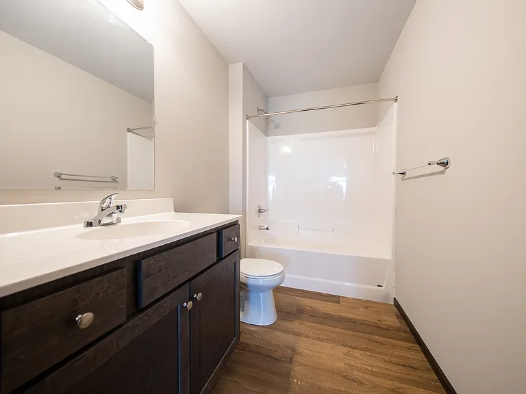 568 4th Circle Dr SE — Photo 10