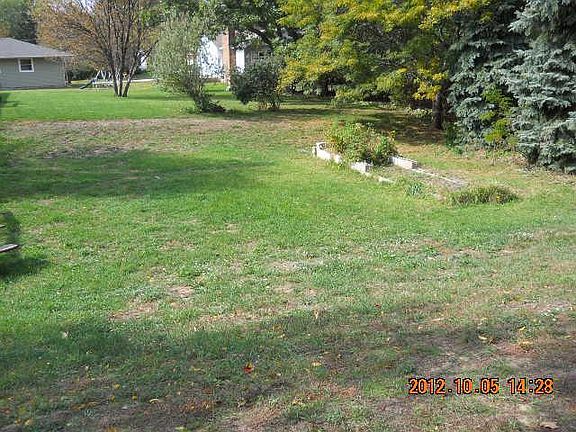 3rd image of 913 Woodlawn Ave